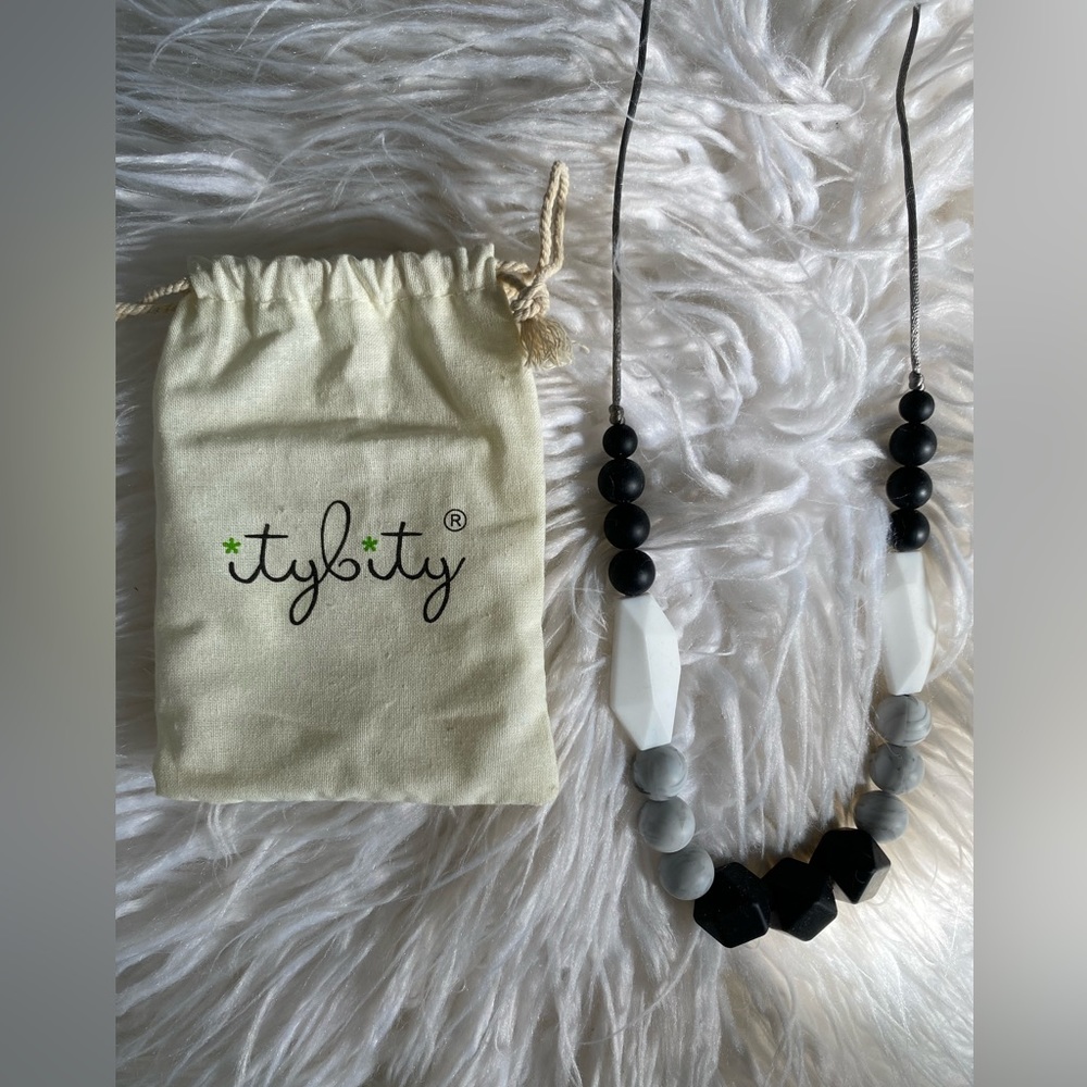 ItyBity Black + White Teething Necklace